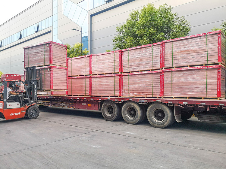 寶潤(rùn)達(dá)真金板外墻保溫一體板裝車(chē)發(fā)往深圳